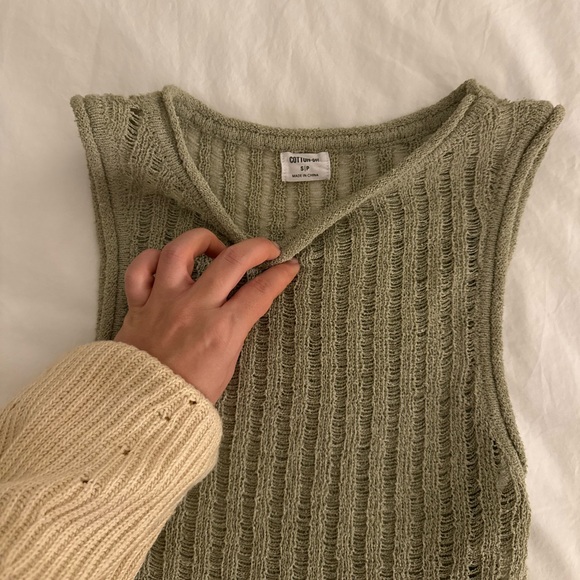 Cotton On Green Distressed Tank Top - Picture 3 of 3